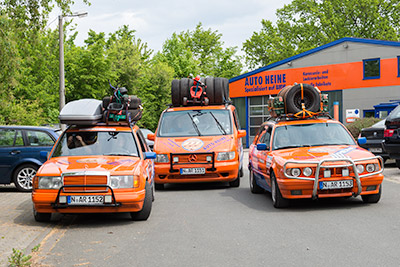 Unsere drei Rallyefahrzeuge bei der Abfahrt in Stein